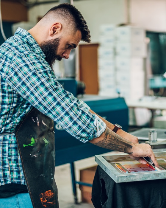 Screen printer with squeegee